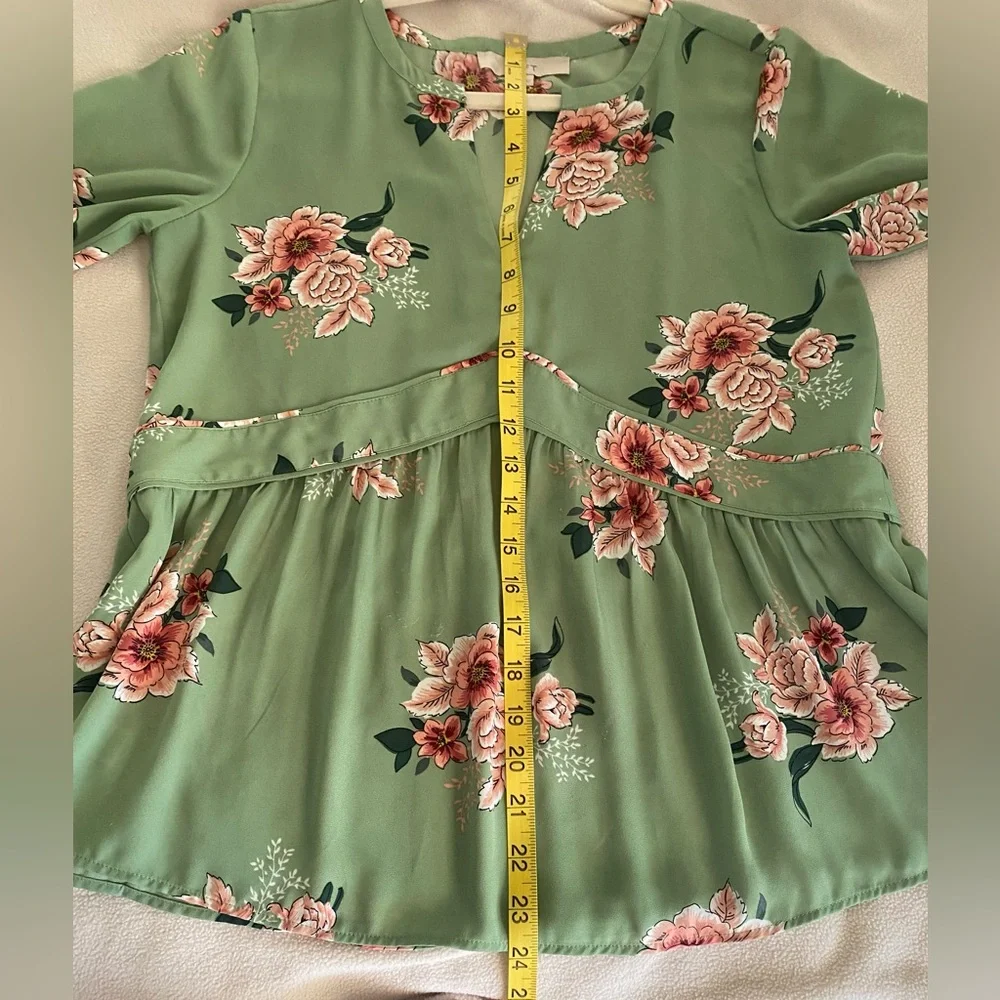 LOFT Sage Green Floral V-Neck Blouse XS - Picture 9 of 9
